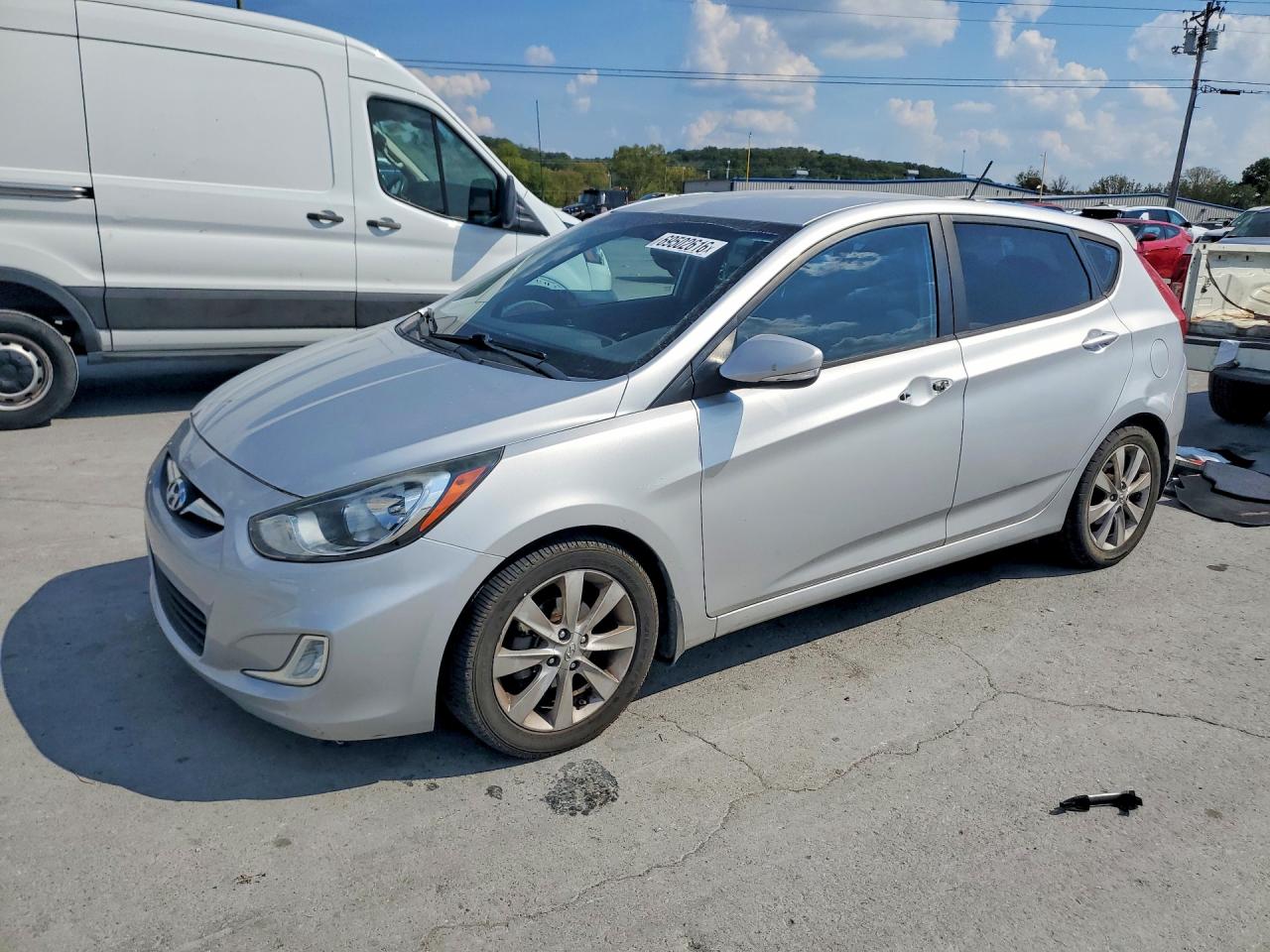 2013 HYUNDAI ACCENT SE  