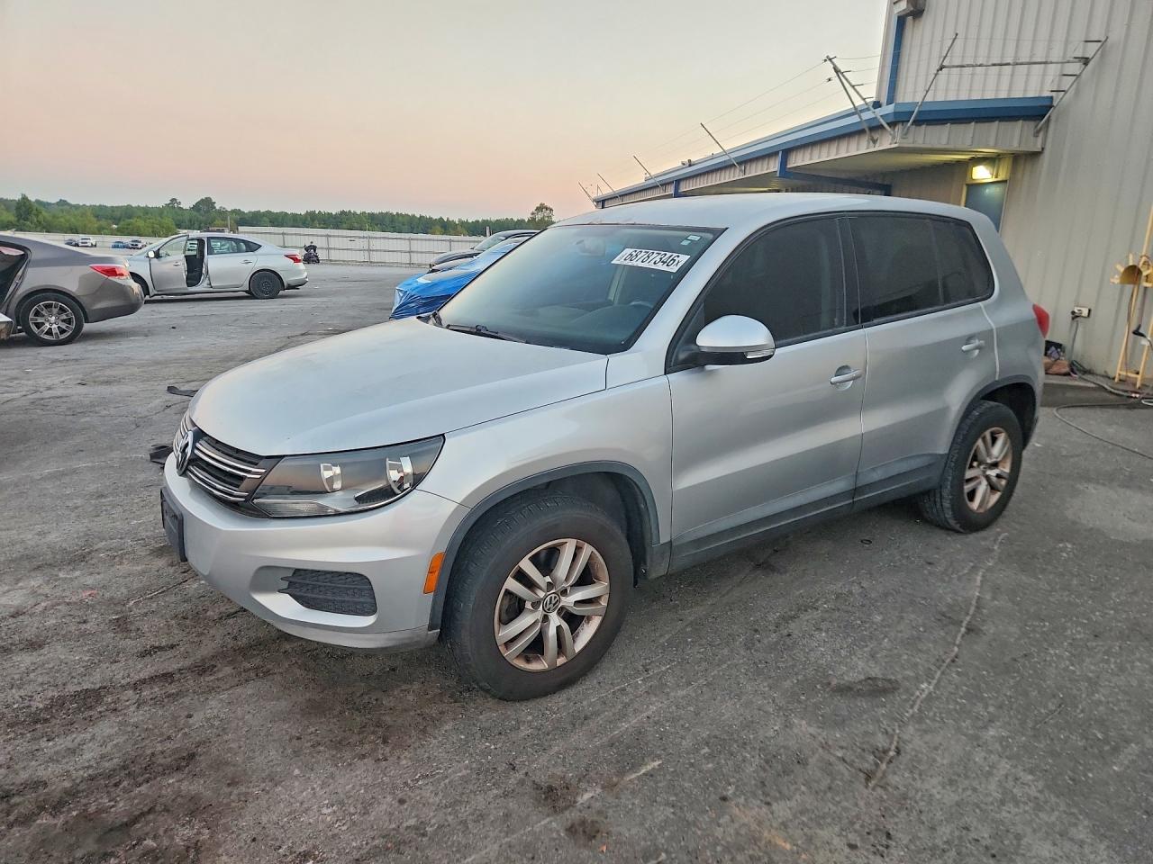 2013 VOLKSWAGEN TIGUAN S  