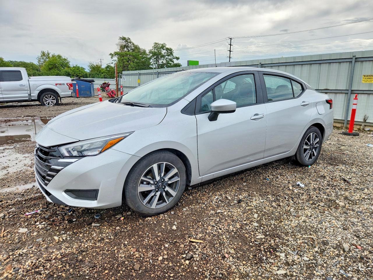 2025 NISSAN VERSA SV  