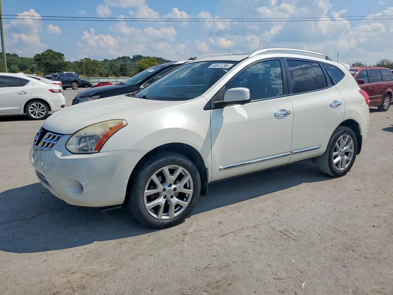 2013 NISSAN ROGUE S  
