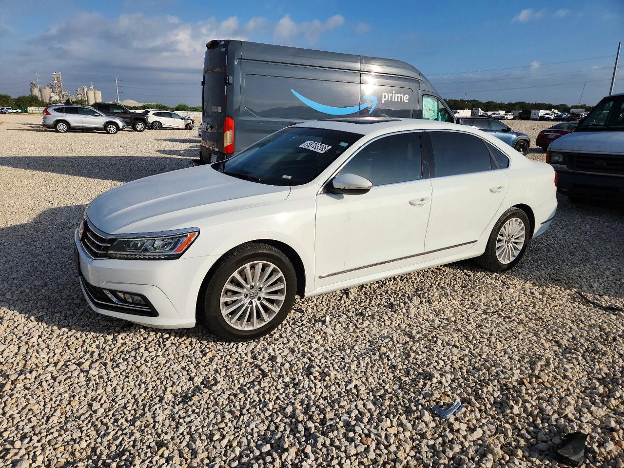 2016 VOLKSWAGEN PASSAT SE  