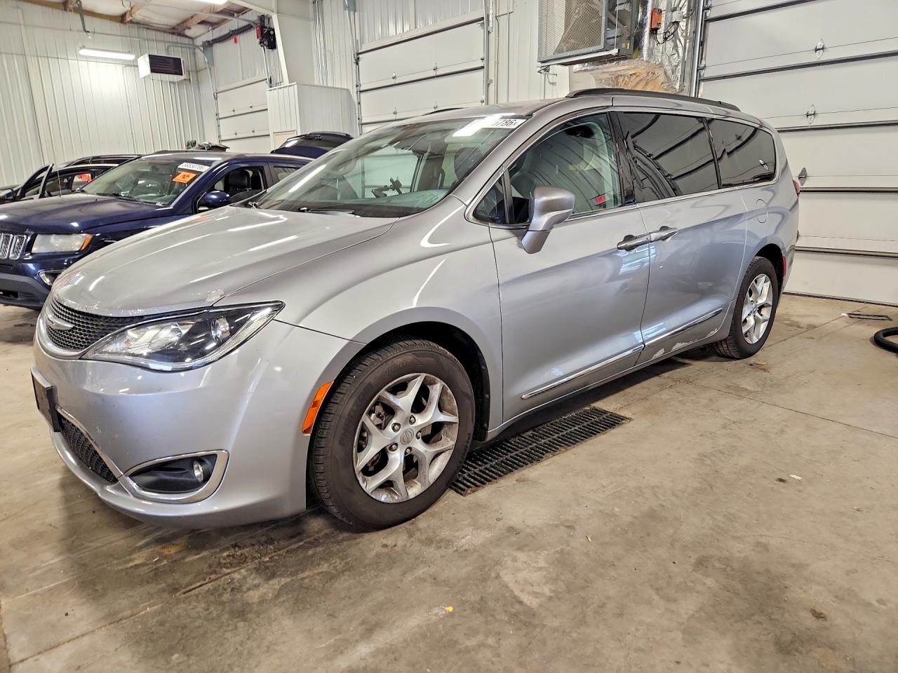2017 CHRYSLER PACIFICA TOURING L  