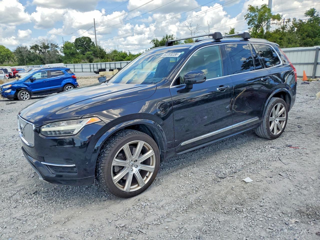 2017 VOLVO XC90 T8  