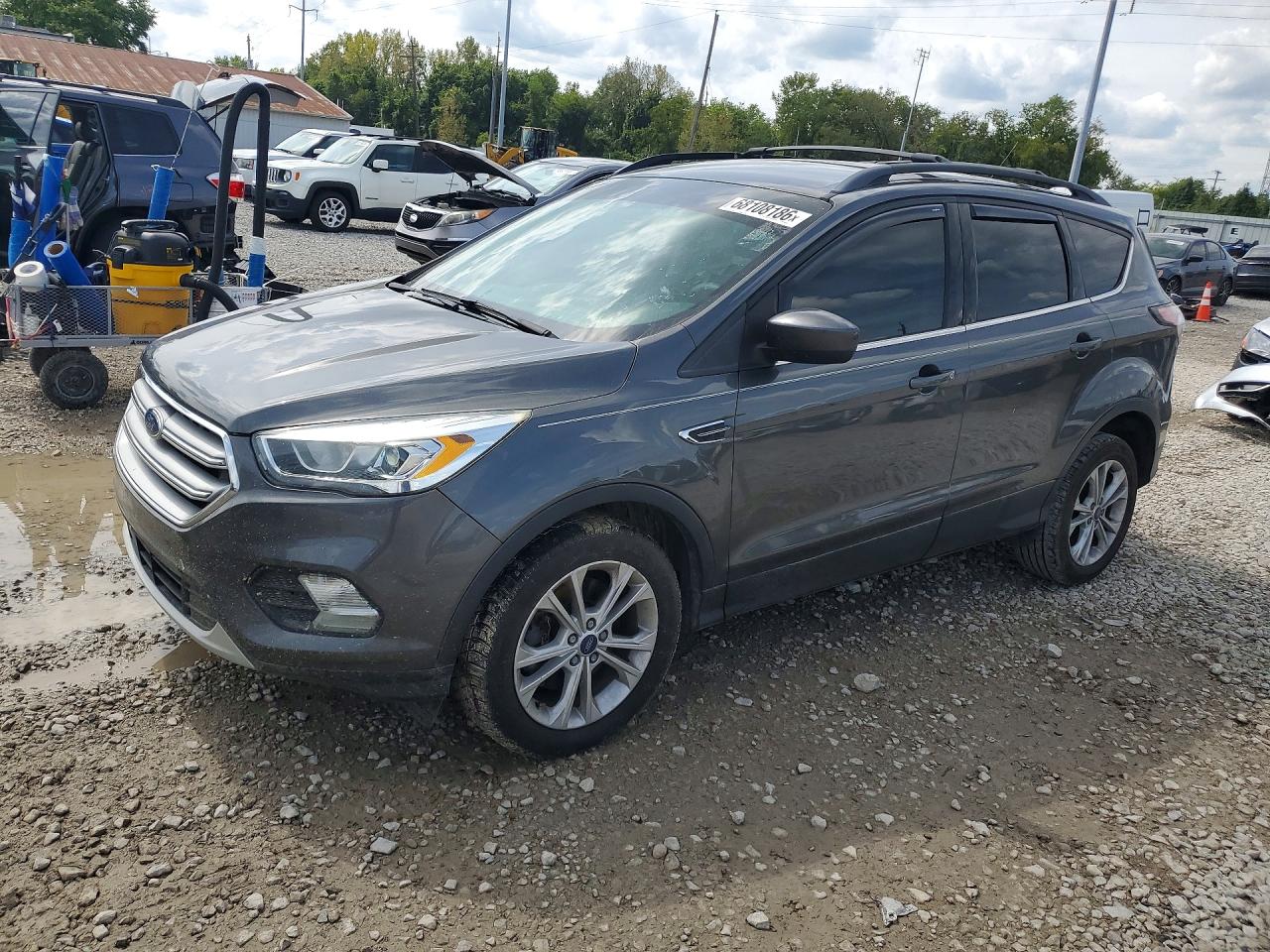 2017 FORD ESCAPE SE  