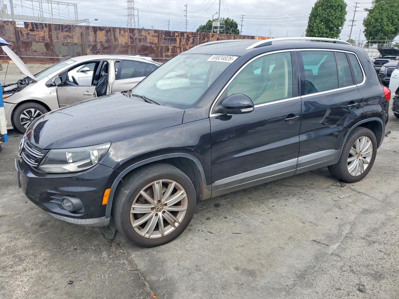 2014 VOLKSWAGEN TIGUAN S  