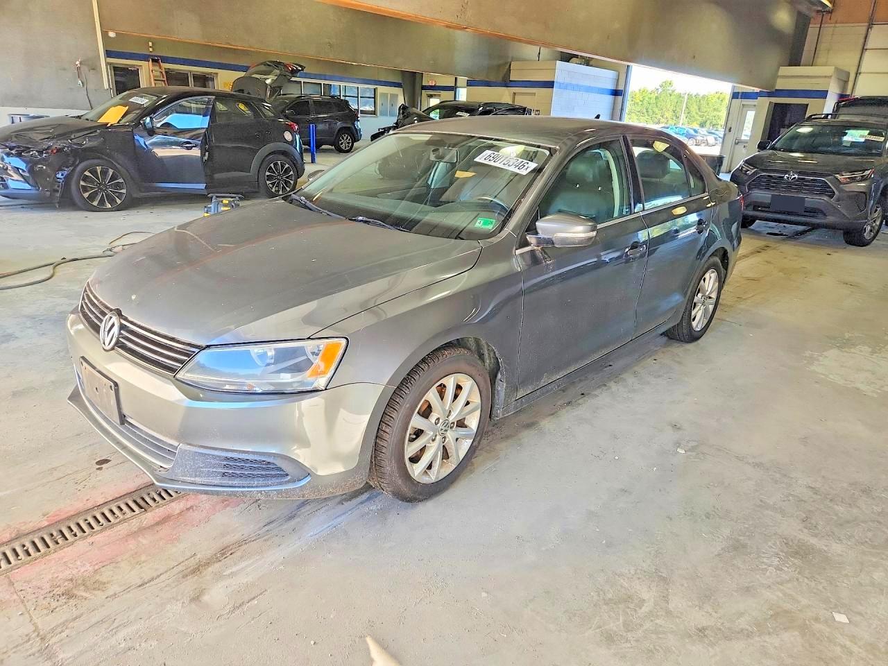 2014 VOLKSWAGEN JETTA SE  