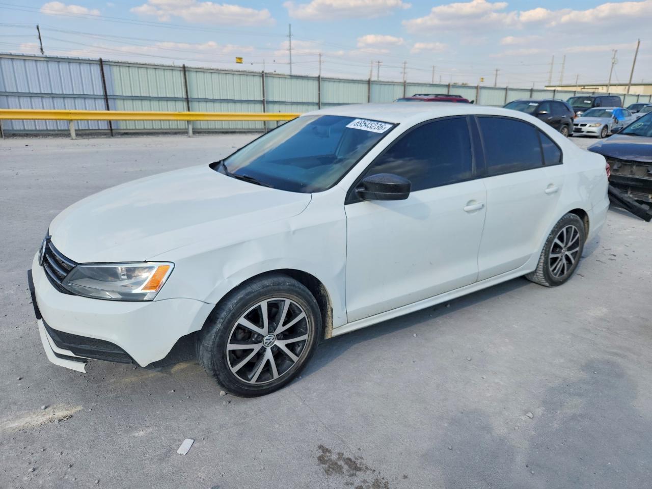 2016 VOLKSWAGEN JETTA SE  