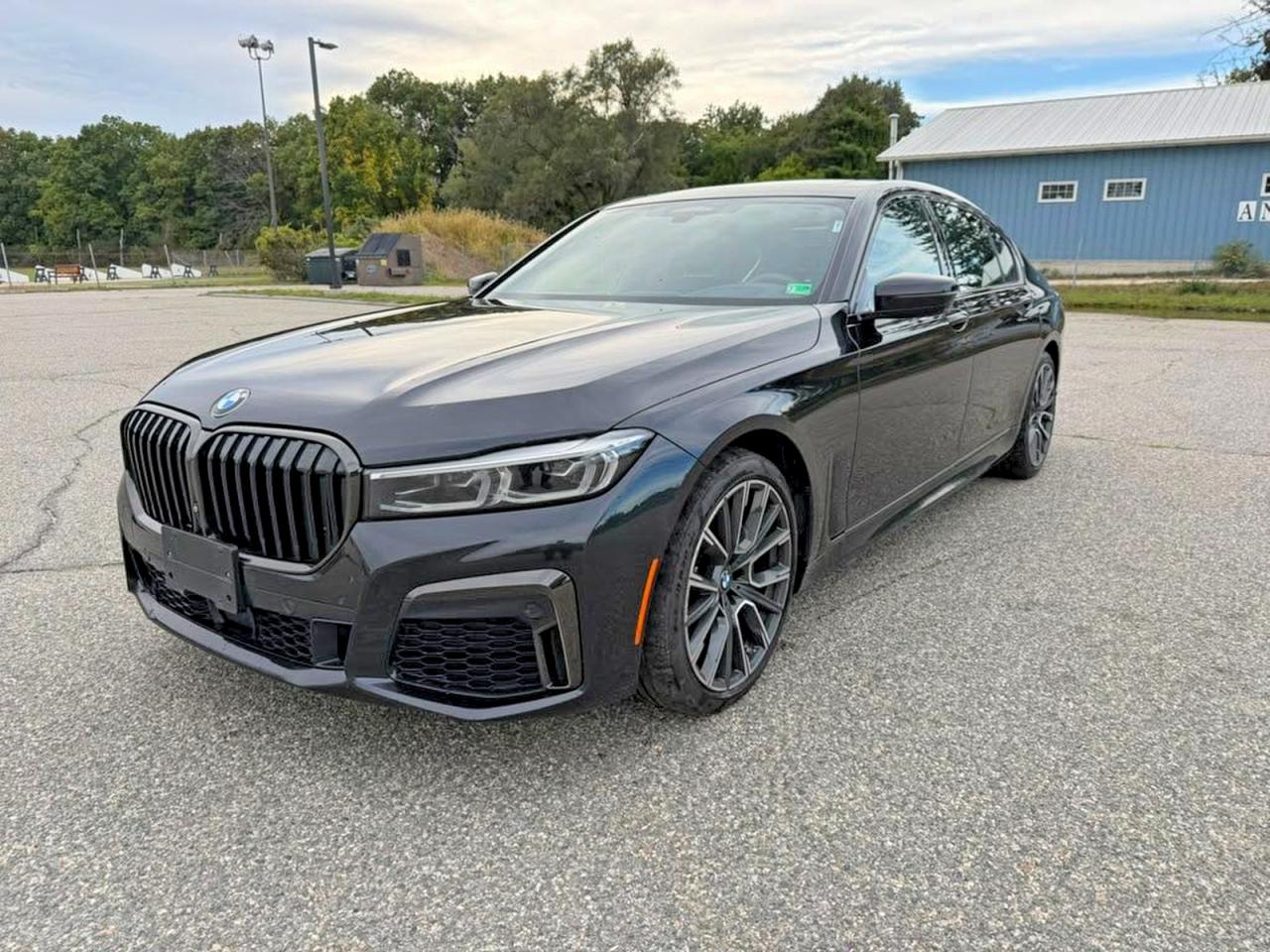 2022 BMW 740 XI  