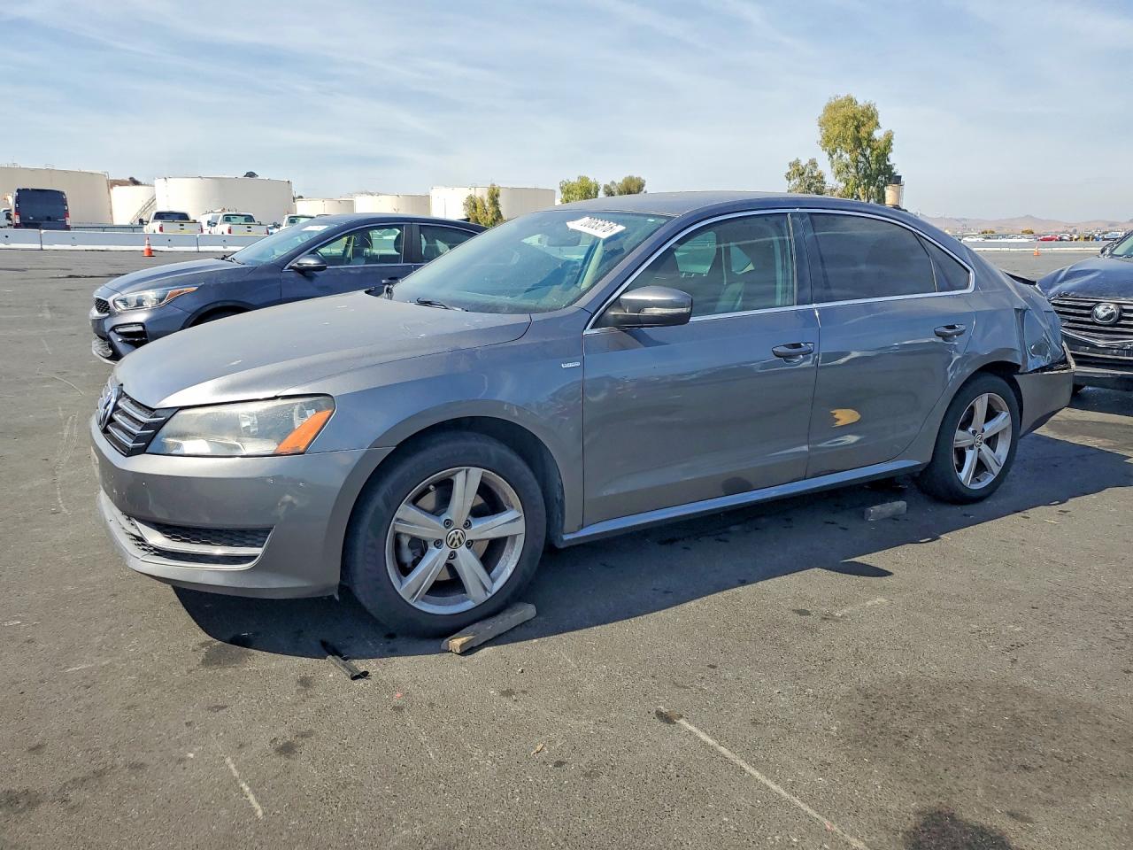 2014 VOLKSWAGEN PASSAT S  