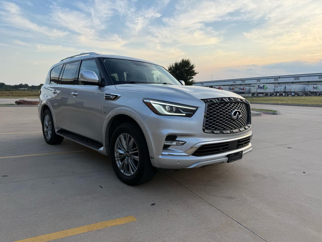 2019 INFINITI QX80 LUXE  