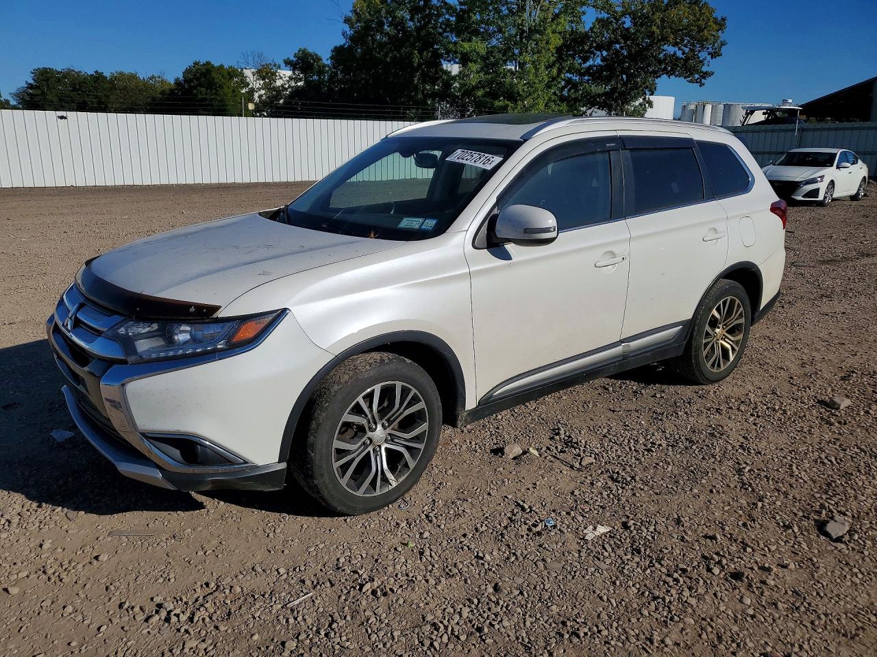 2017 MITSUBISHI OUTLANDER SE  
