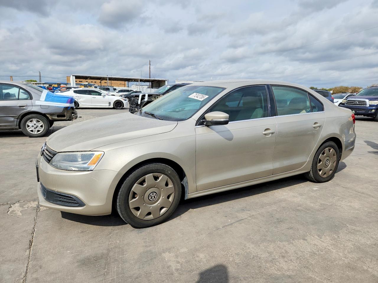 2013 VOLKSWAGEN JETTA SE  