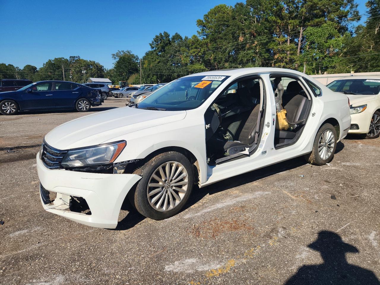 2016 VOLKSWAGEN PASSAT SE  