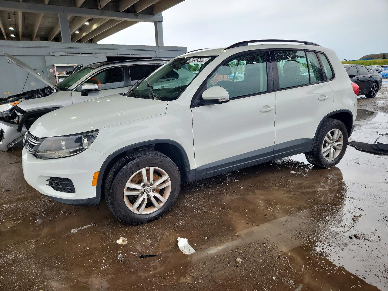2015 VOLKSWAGEN TIGUAN S  