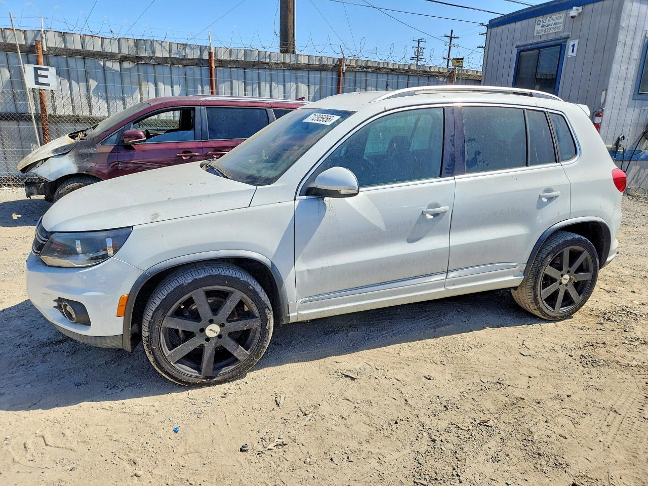 2016 VOLKSWAGEN TIGUAN S  