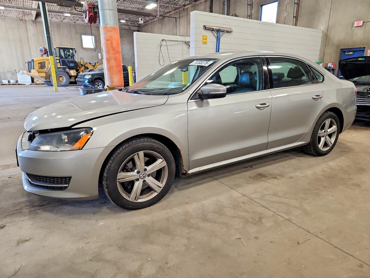 2013 VOLKSWAGEN PASSAT SE  