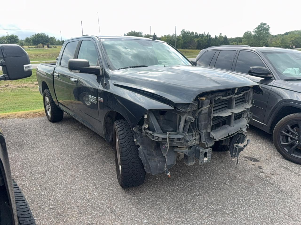 2016 RAM 1500 SLT  