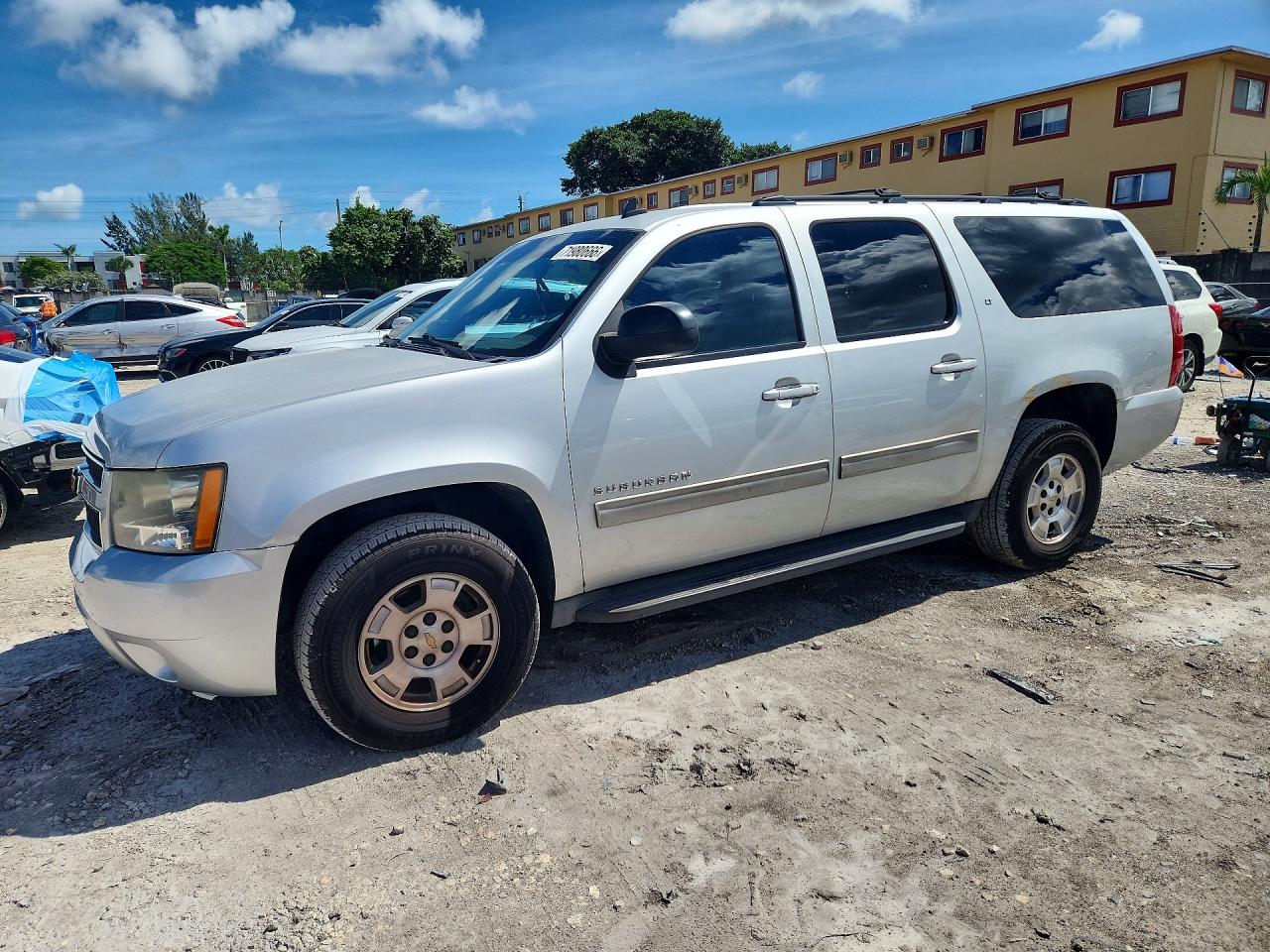 2014 CHEVROLET SUBURBAN C1500 LT  