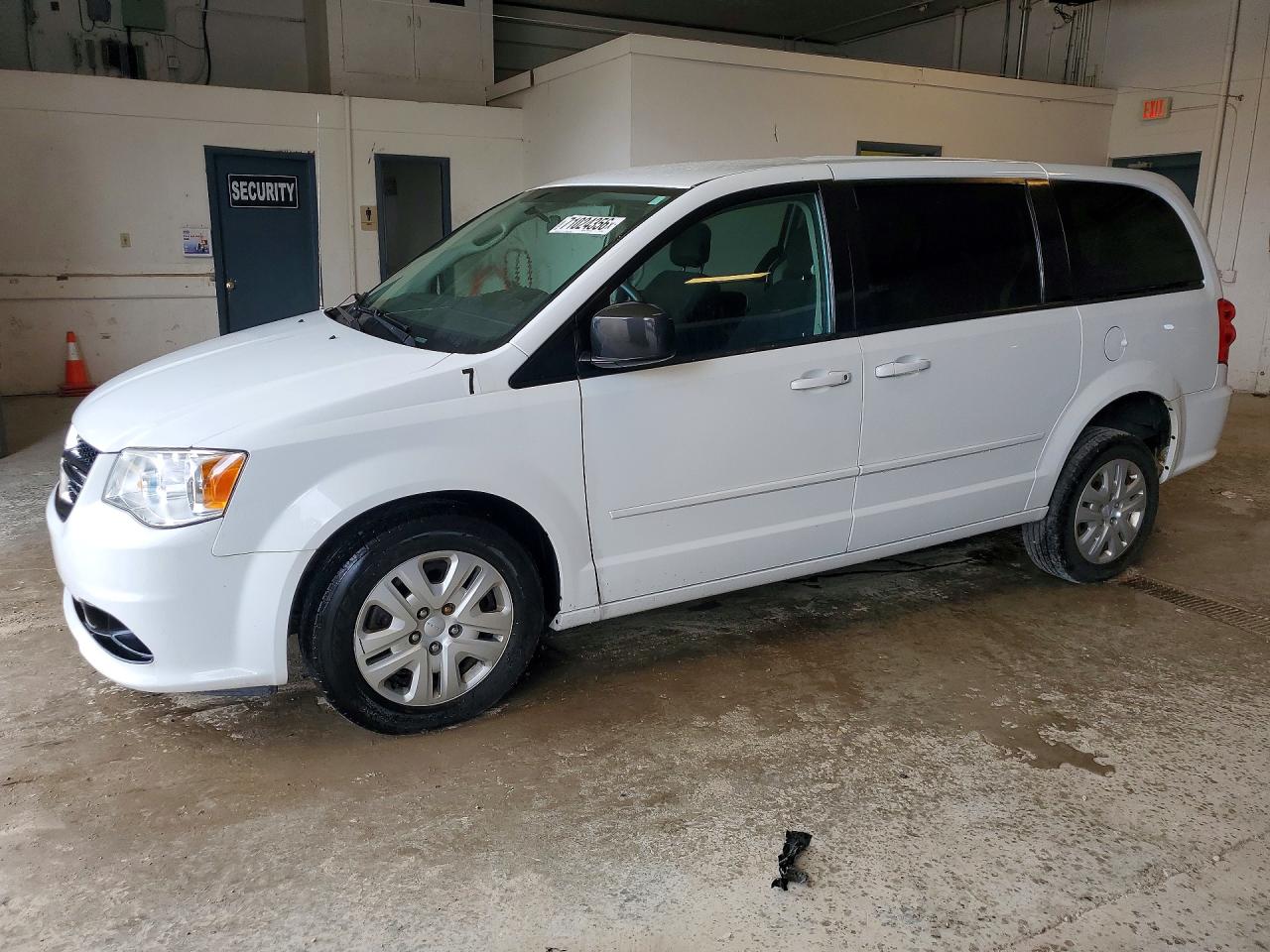 2016 DODGE GRAND CARAVAN SE  