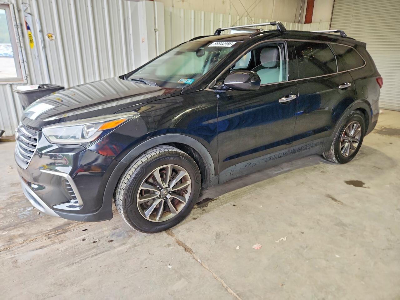 2017 HYUNDAI SANTA FE SE  