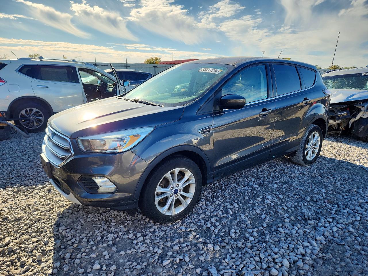 2017 FORD ESCAPE SE  