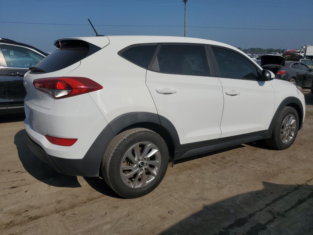 2017 HYUNDAI TUCSON SE