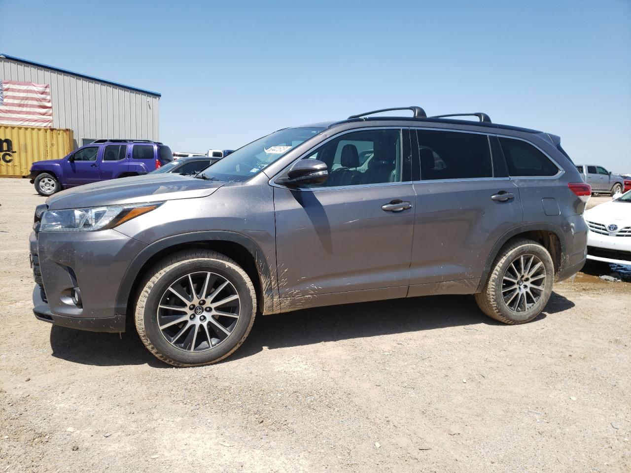 2017 TOYOTA HIGHLANDER SE