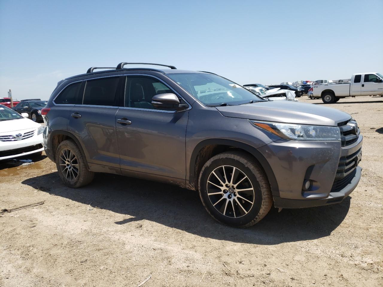 2017 TOYOTA HIGHLANDER SE